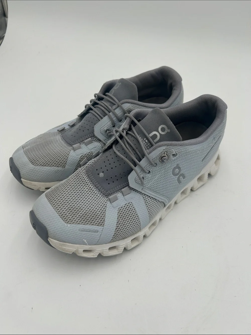 On Running Cloudswift Athletic Shoes in Light Gray and Dark Gray